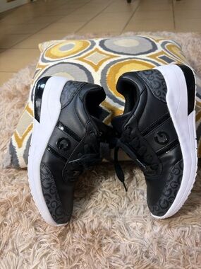 GBG Los Angeles Black Sneakers Size 6M Stylish Casual Shoes